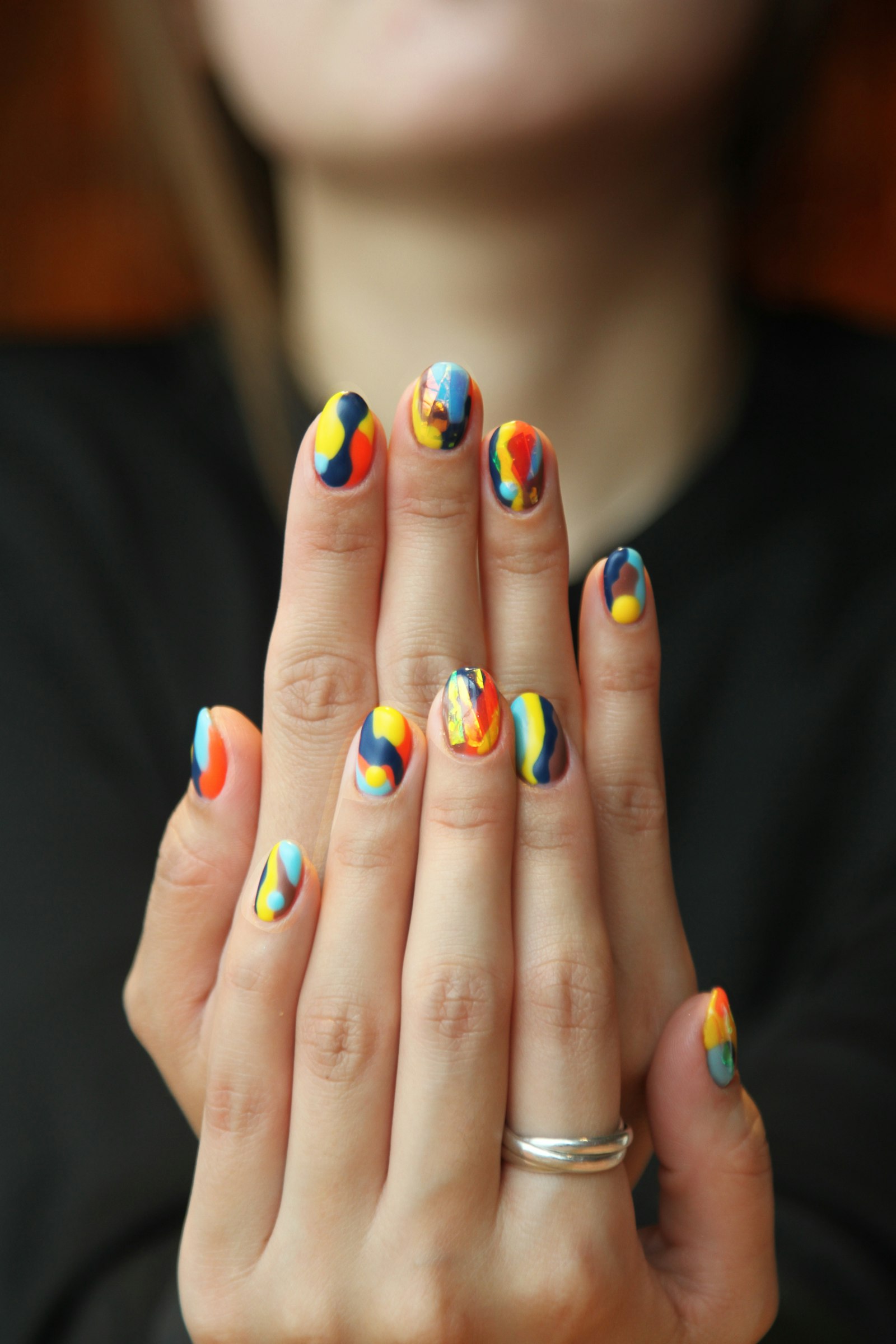 Close-up van een strak afgewerkte nagelriem